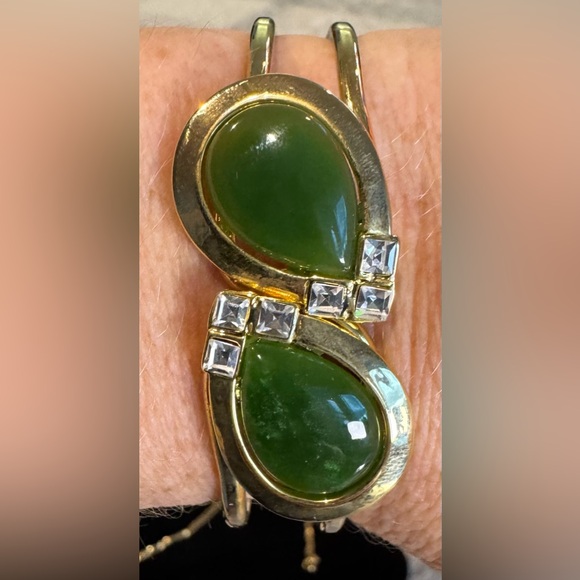 Authentic B.C. Jade Set of Gold Tone Earrings Necklace & Bracelet - Picture 7 of 15